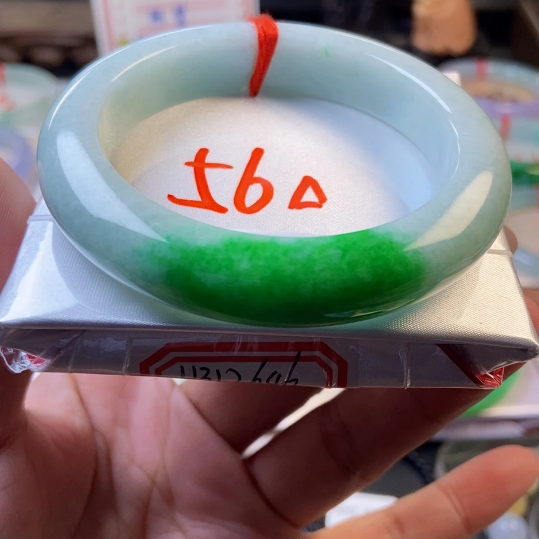 翡翠未镶嵌手镯42白底青