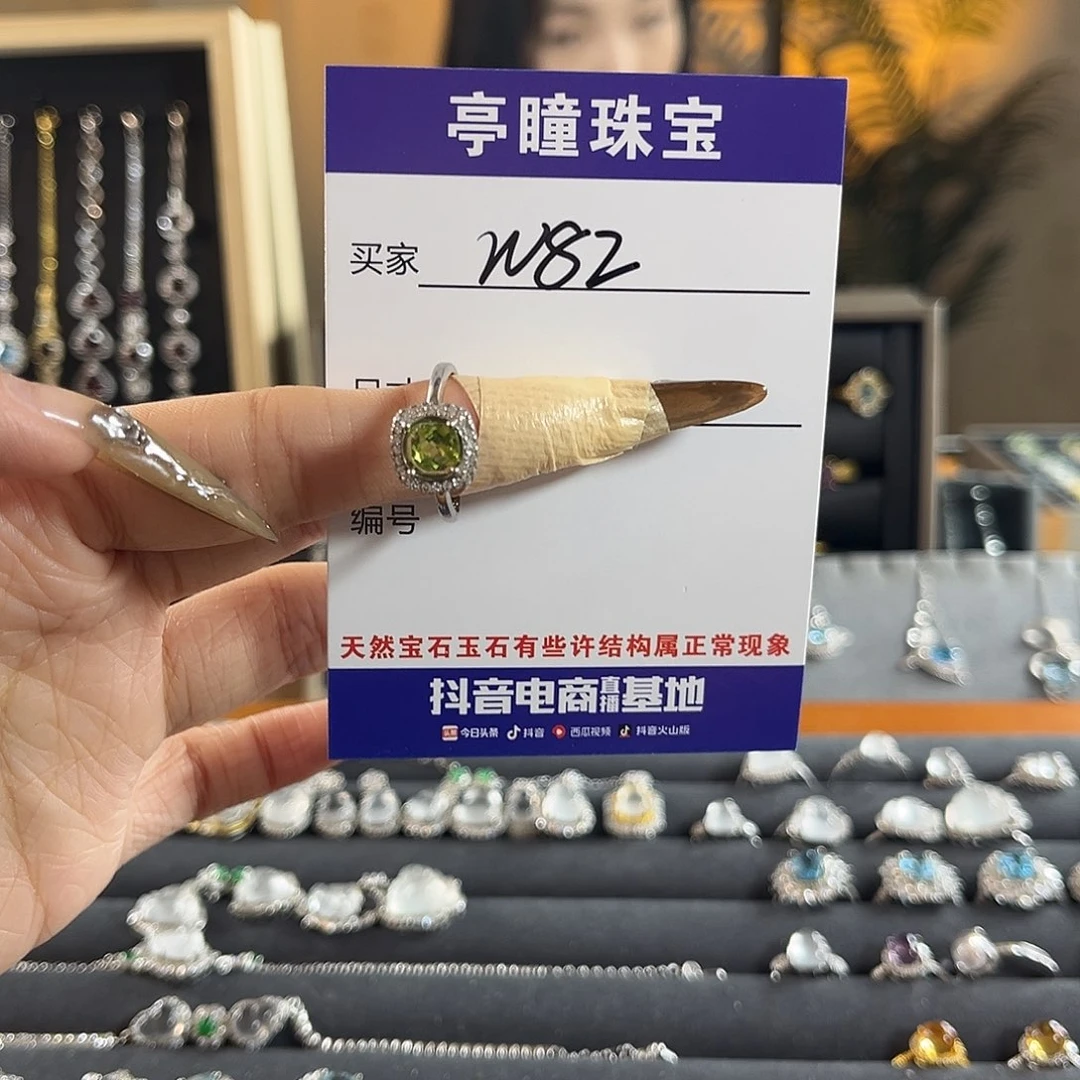 橄榄石戒指银S925镶嵌丁*璨