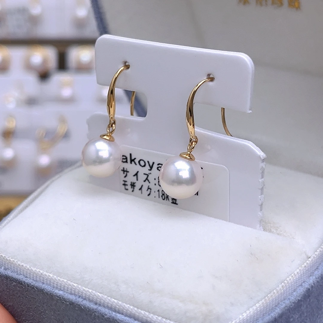 18K金镶嵌海水珍珠耳饰