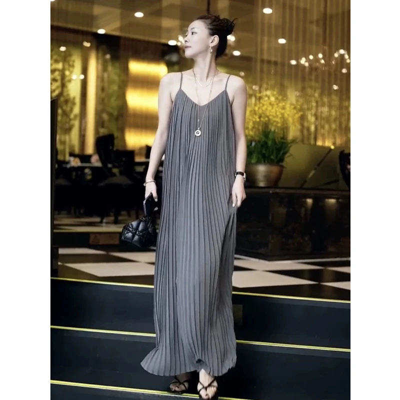 欧货新款竖纹压褶吊带长裙女夏2025高级感法式小众无袖百褶连衣裙