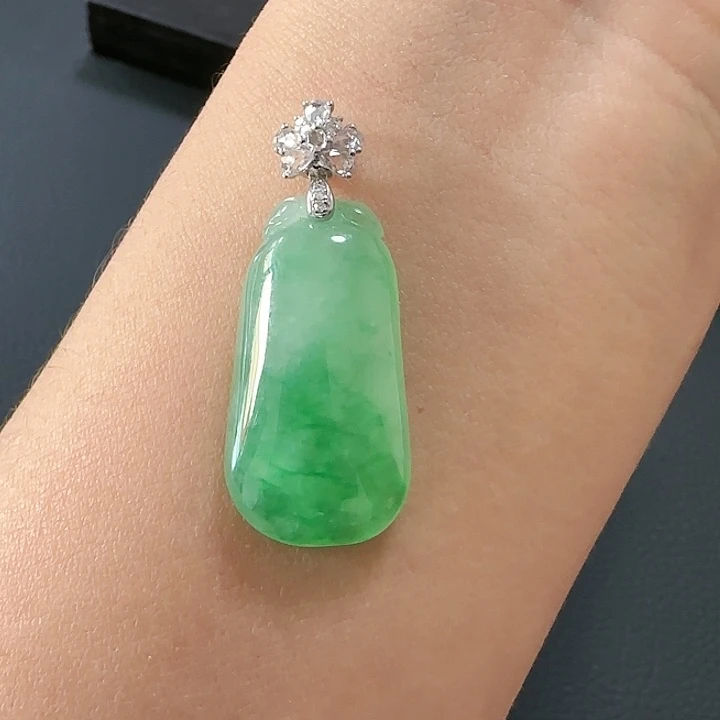 翡翠颈饰18K金镶嵌L福瓜