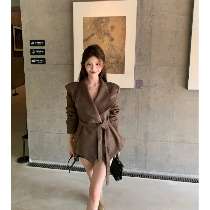 休闲高级感复古翻领外套女秋冬2025新款气质收腰长袖上衣显瘦大衣