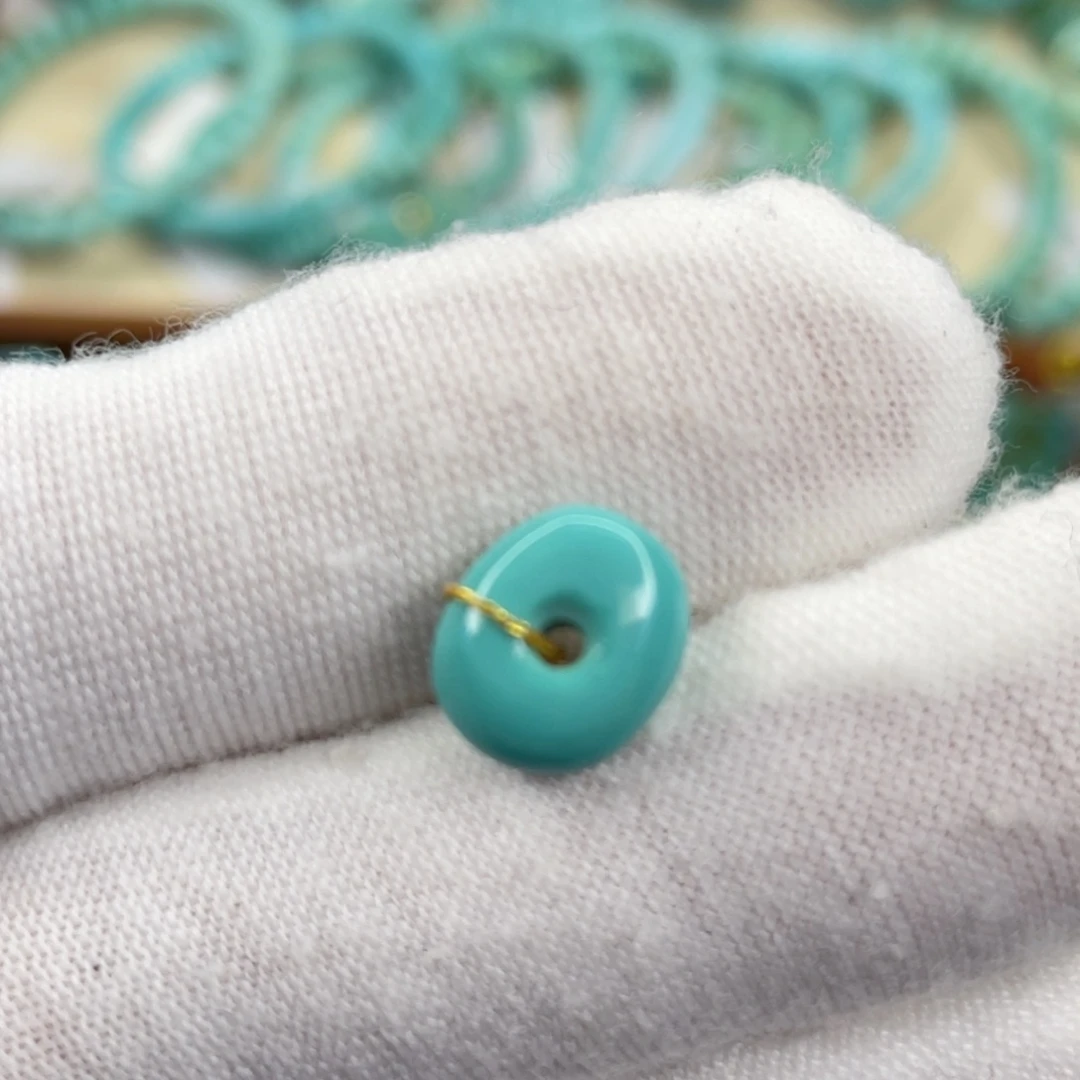 绿松石未镶嵌颈饰