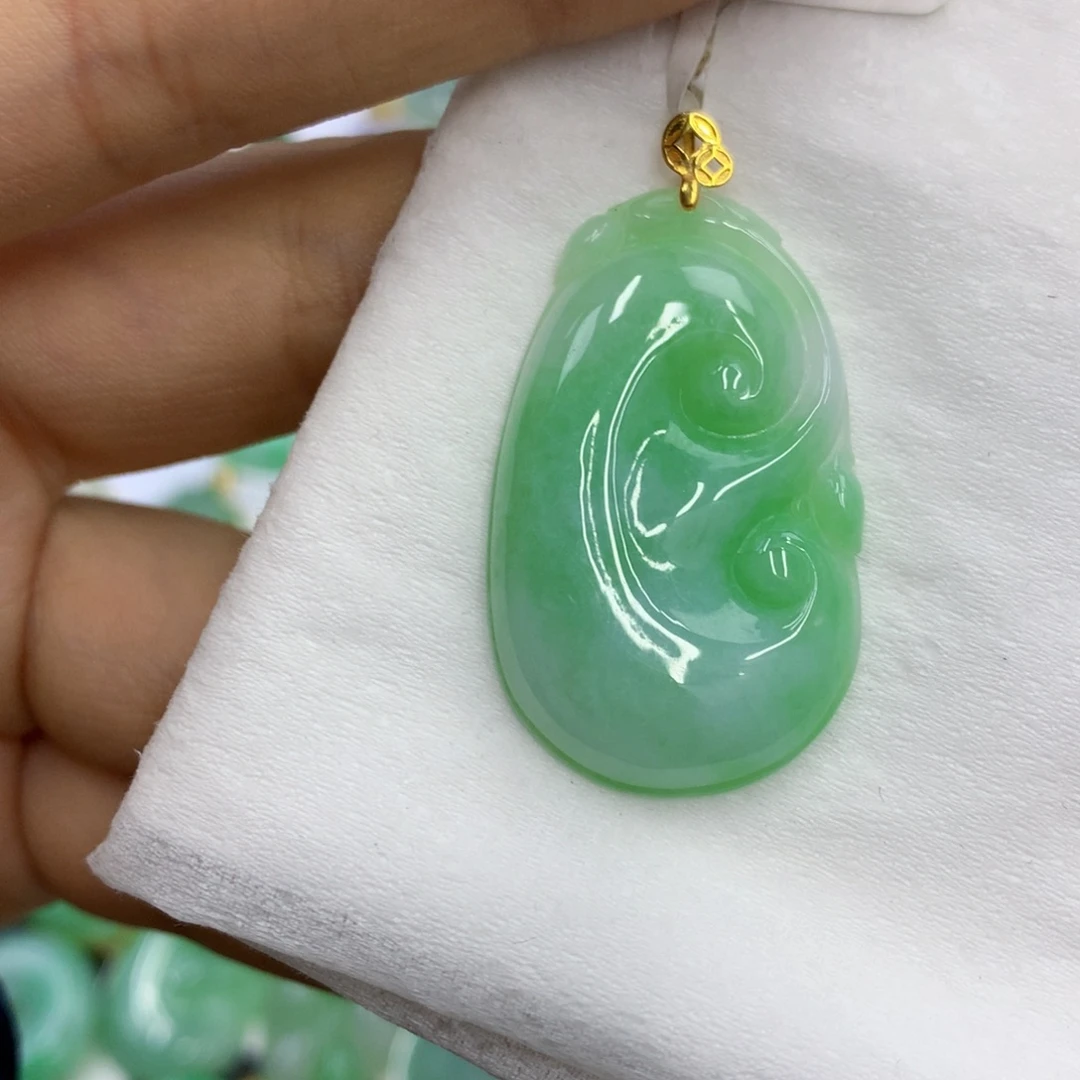 翡翠18K金镶嵌颈饰翡翠