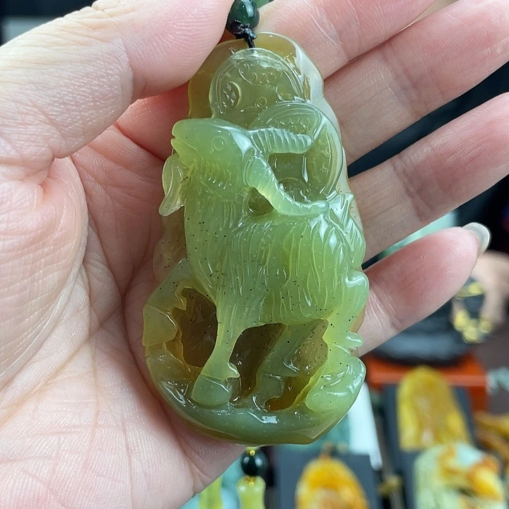 未镶嵌蛇纹石玉颈饰