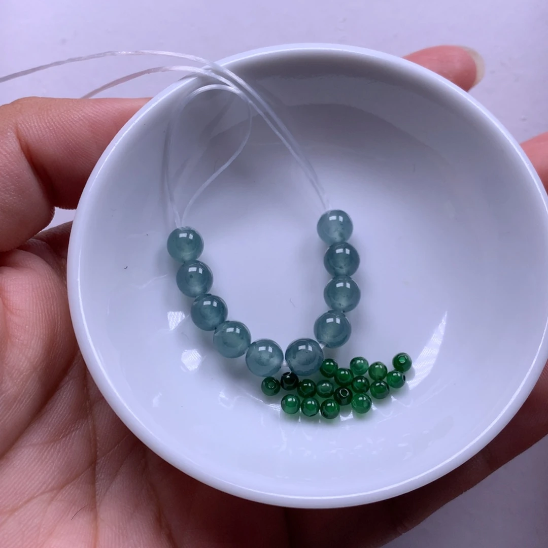 才****翡翠散珠蓝色卡6，10颗，绿色卡3，12颗