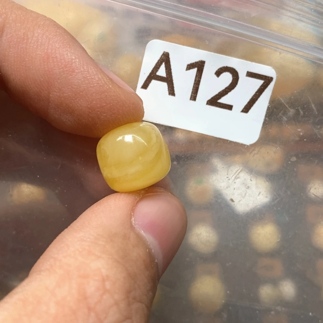 轩***轩蜜蜡未镶嵌裸石好