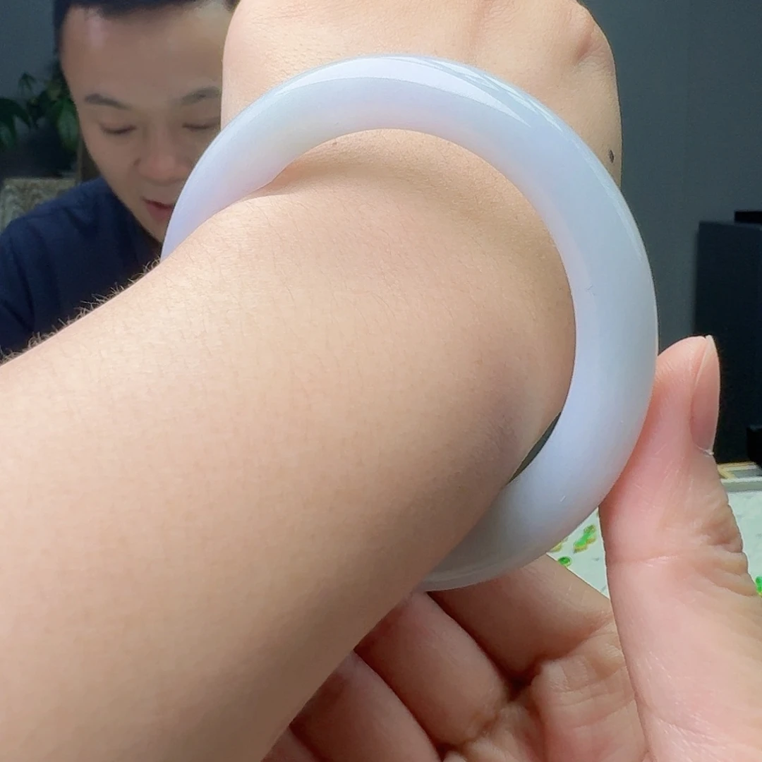 翡翠手镯未镶嵌天然