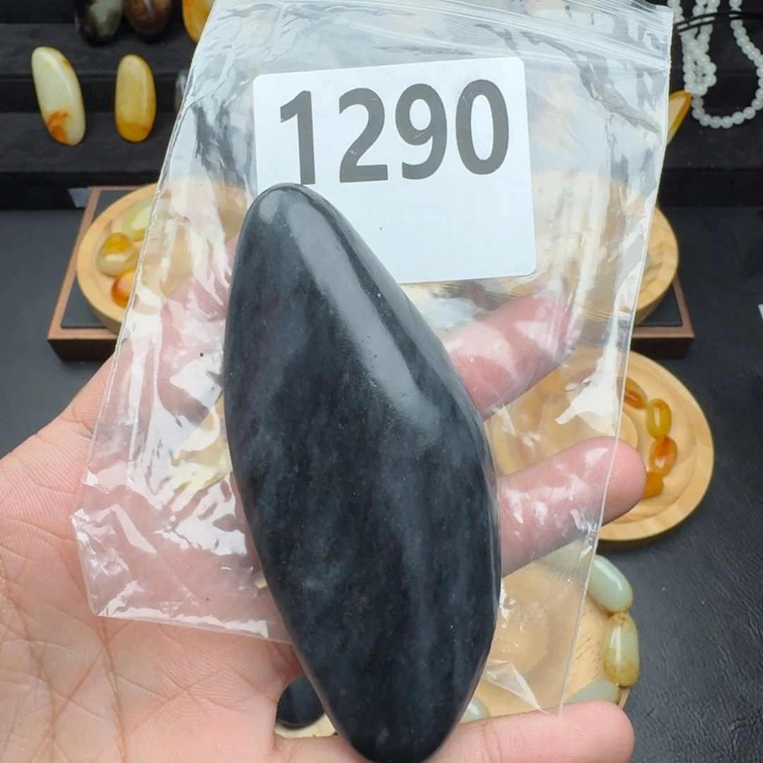 ****求和田玉未镶嵌手串