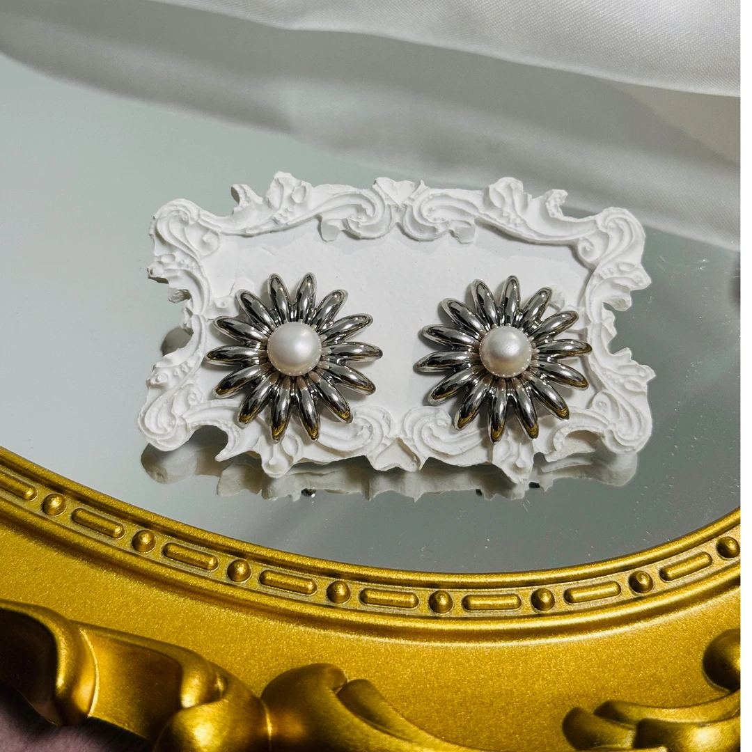 铜合金耳饰 絮屿 Floasis 铜镀金 金属高级感珍珠太阳花耳钉xs