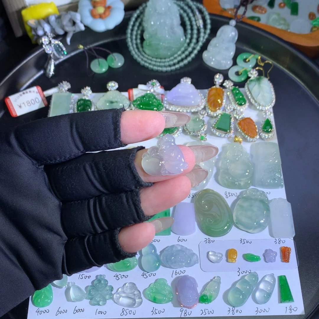 翡翠未镶嵌吊坠(不含链)萝卜兔