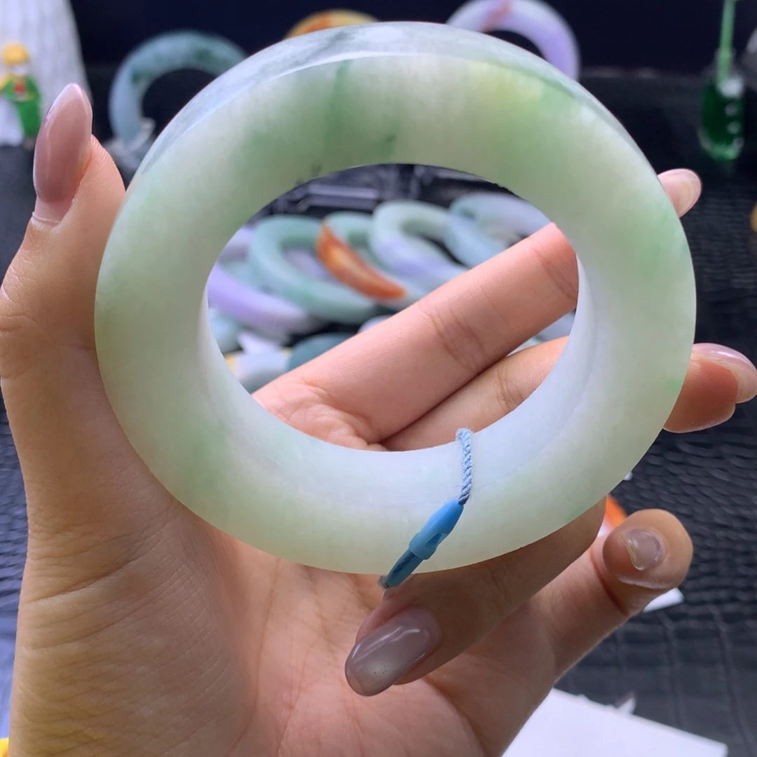 鱼****定制翡翠未镶嵌手镯