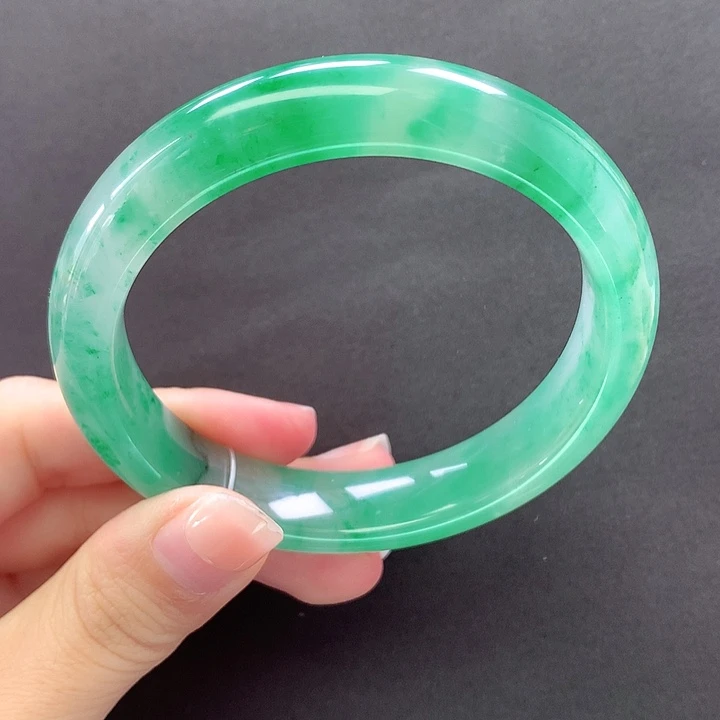 未镶嵌手镯石英质玉