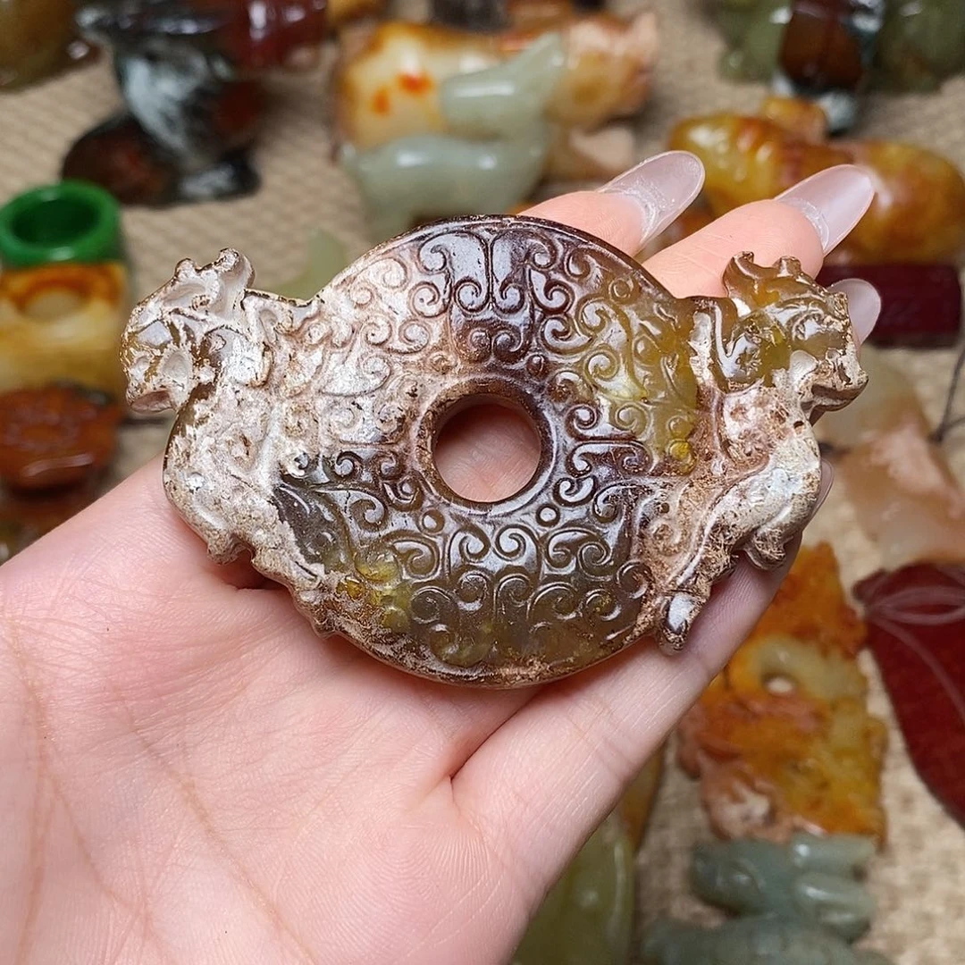蛇纹石玉未镶嵌颈饰