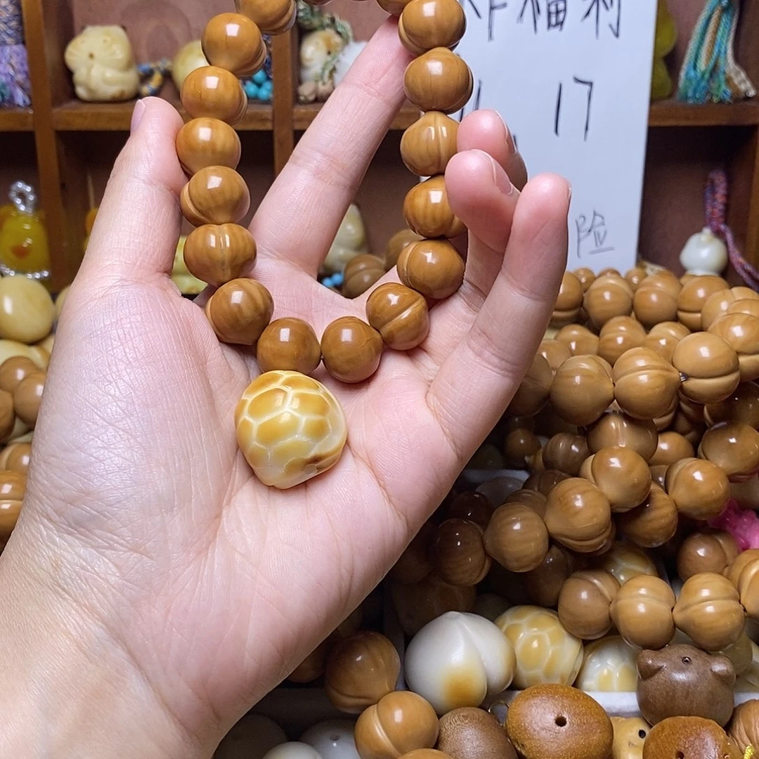 史***刘吊坠猴头核桃15光面屁桃 富甲