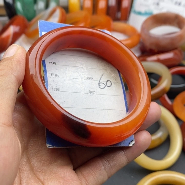 未镶嵌手镯石英质玉