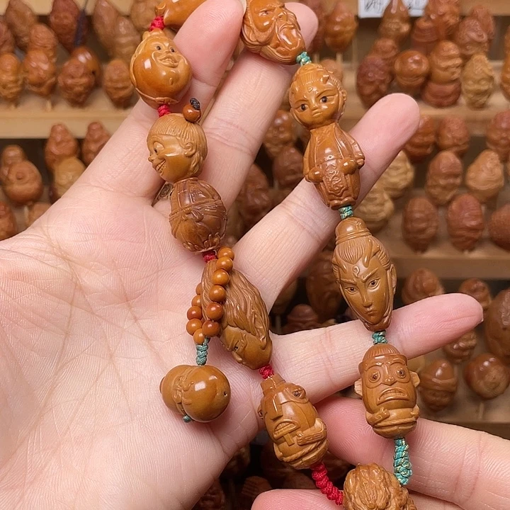 橄榄核吊坠哪吒全家福