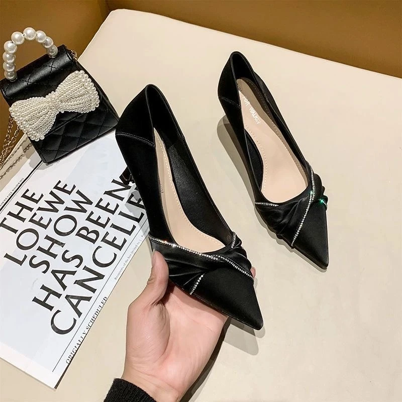 尖头细跟高跟鞋浅口设计气质单鞋舒适通勤职业女鞋