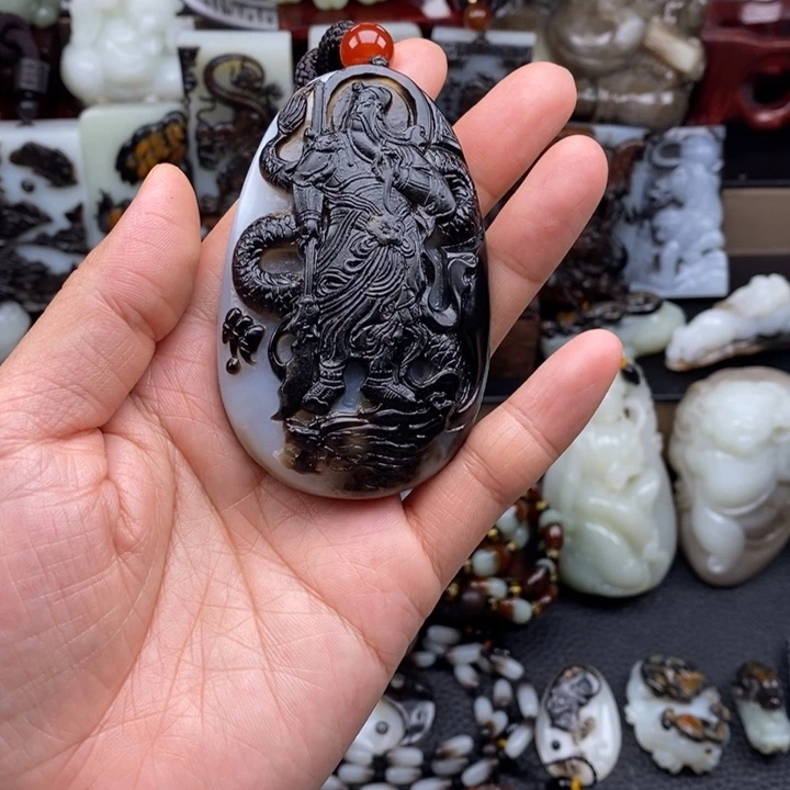 杨***峰和田玉未镶嵌颈饰