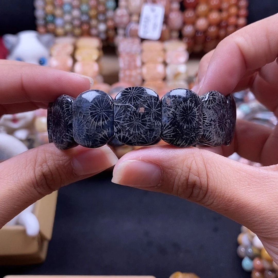 t***4硅化珊瑚（珊瑚玉）手牌未镶嵌