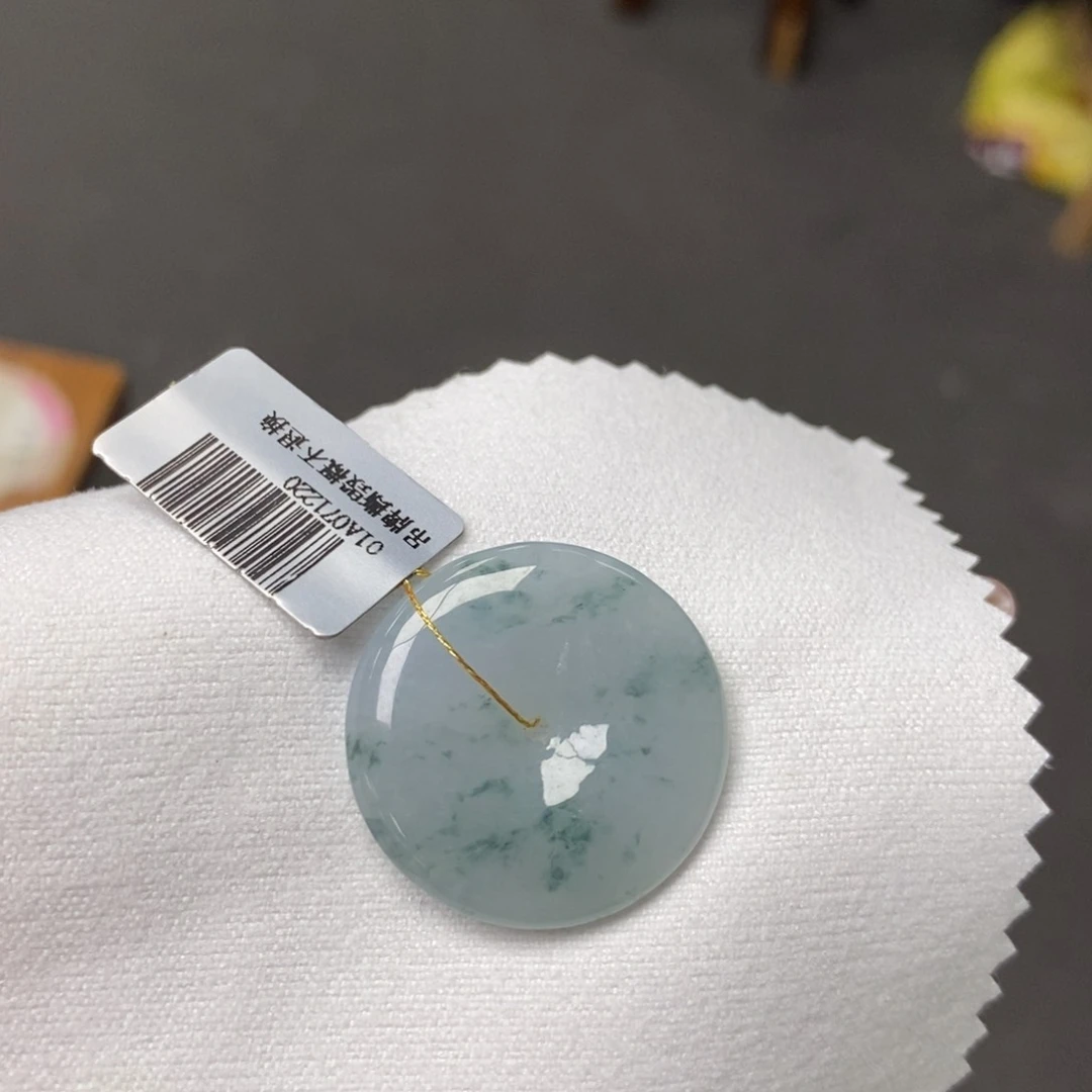 翡翠未镶嵌颈饰平安扣