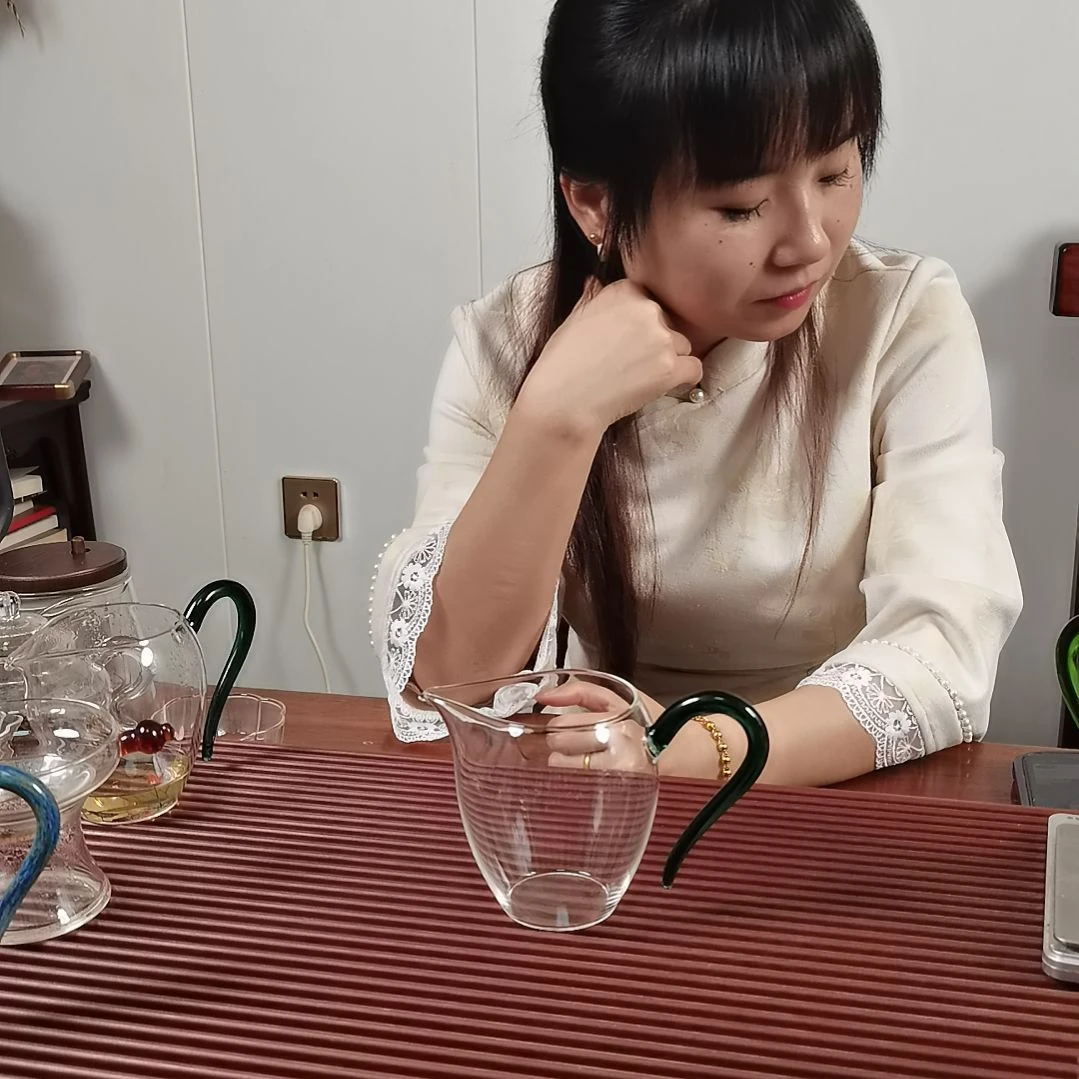 手柄款高硼硅玻璃微瑕公道杯