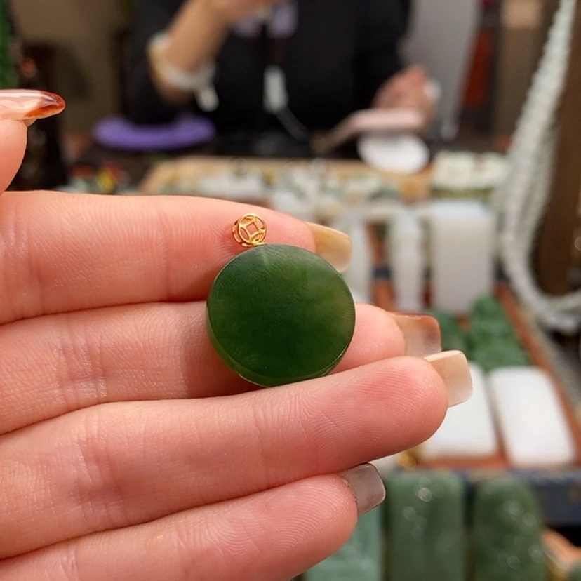 【闪购商品】吊坠(赠链)18K金镶嵌和田玉