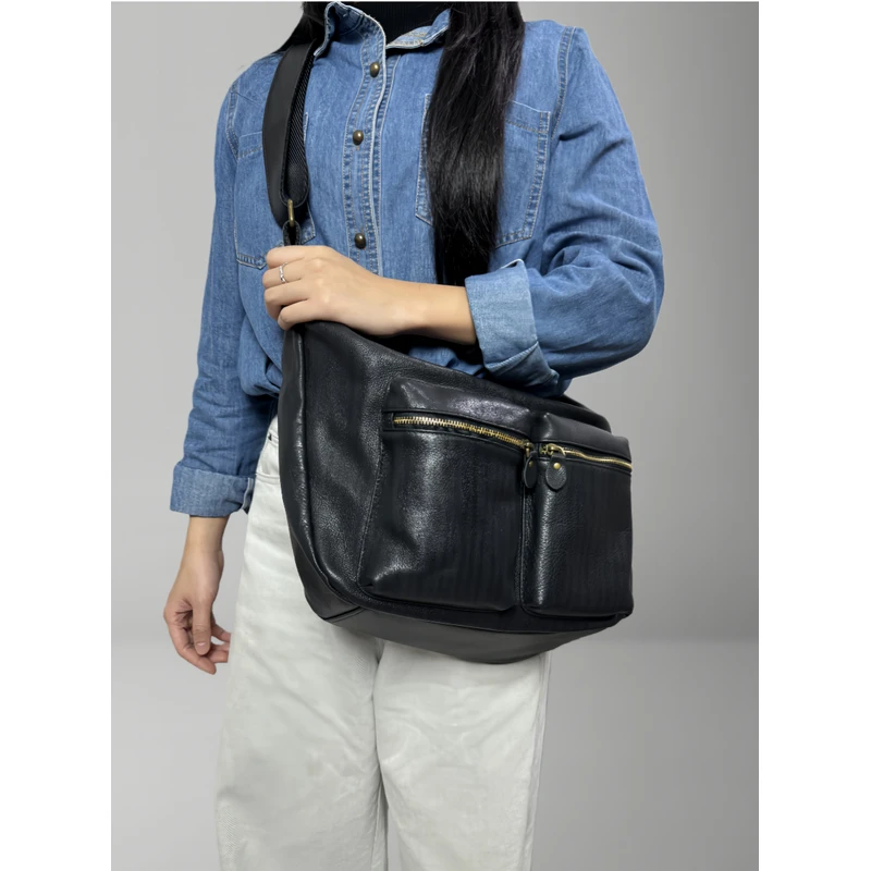 复古头层牛皮男士新款慵懒感男包个性饺子包单肩斜挎包爆款A13