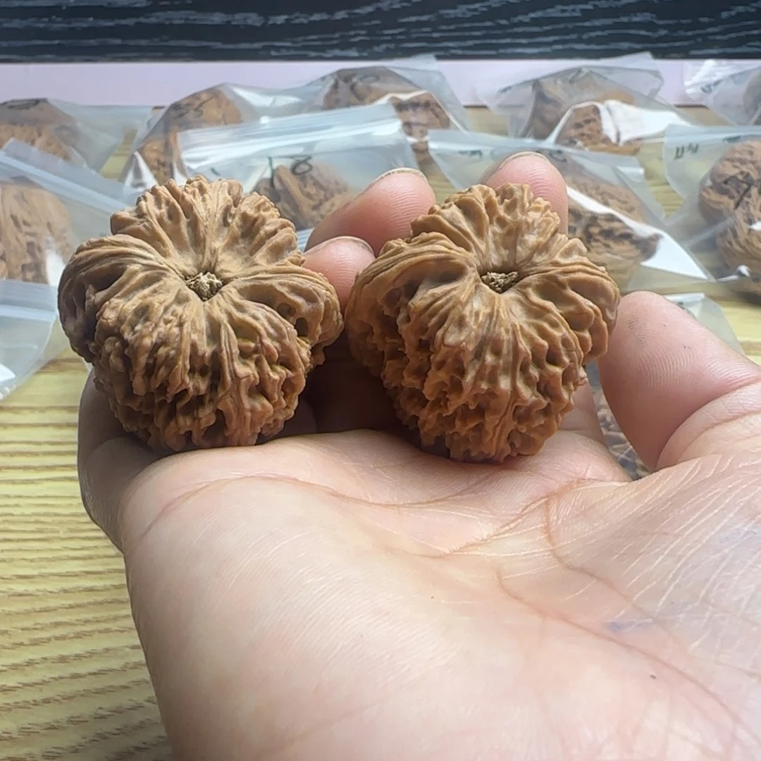 桃核吊坠靖*核桃个头