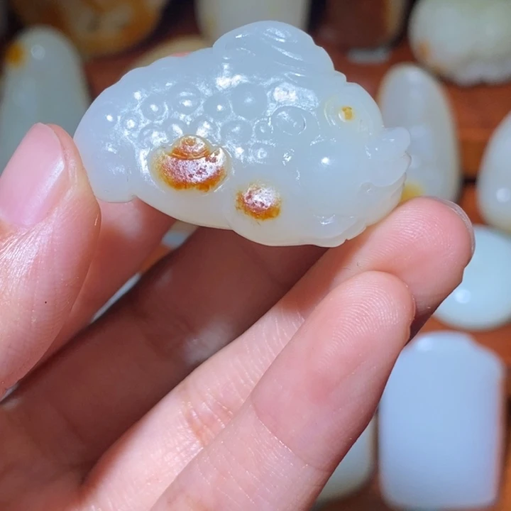 短***生颈饰未镶嵌和田玉