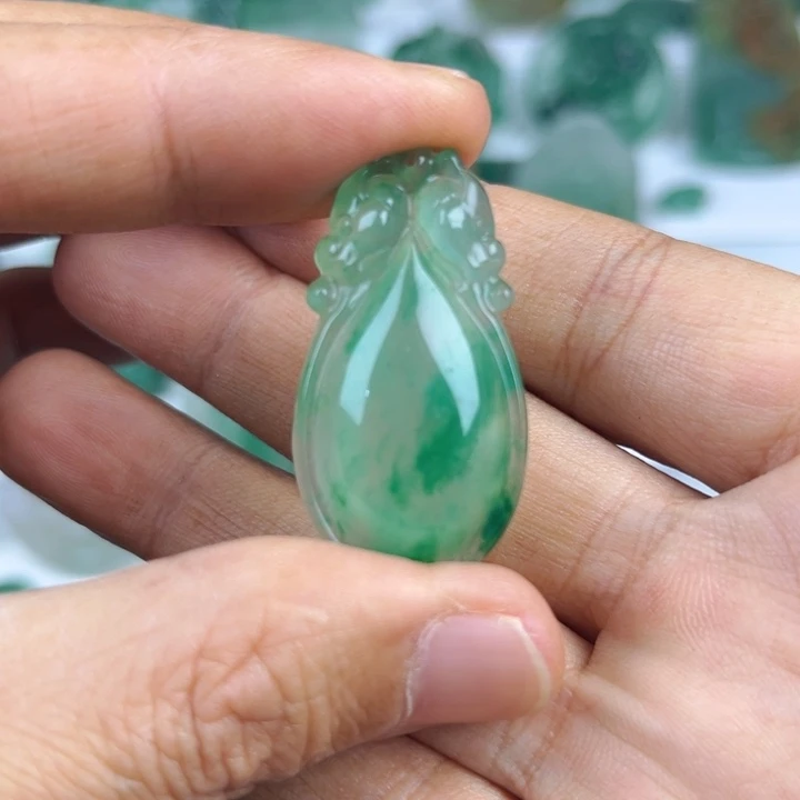 颈饰未镶嵌石英质玉