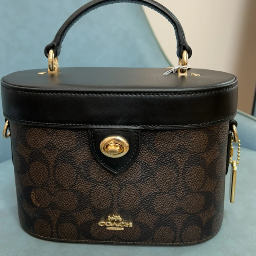 99新 COACH/蔻驰 方姐 化妆盒子 斜挎包