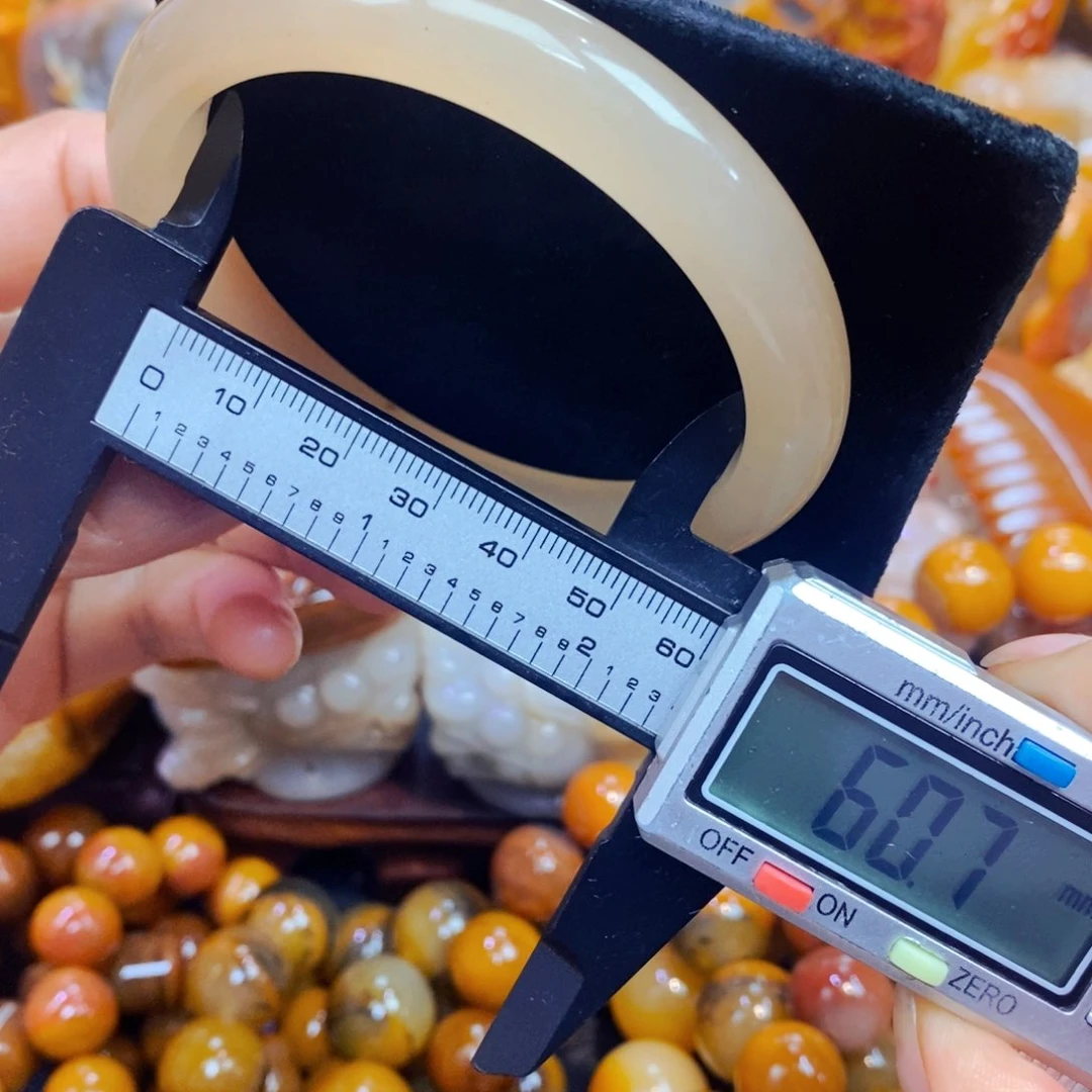 未镶嵌石英质玉（黄龙玉）吊坠(不含链)