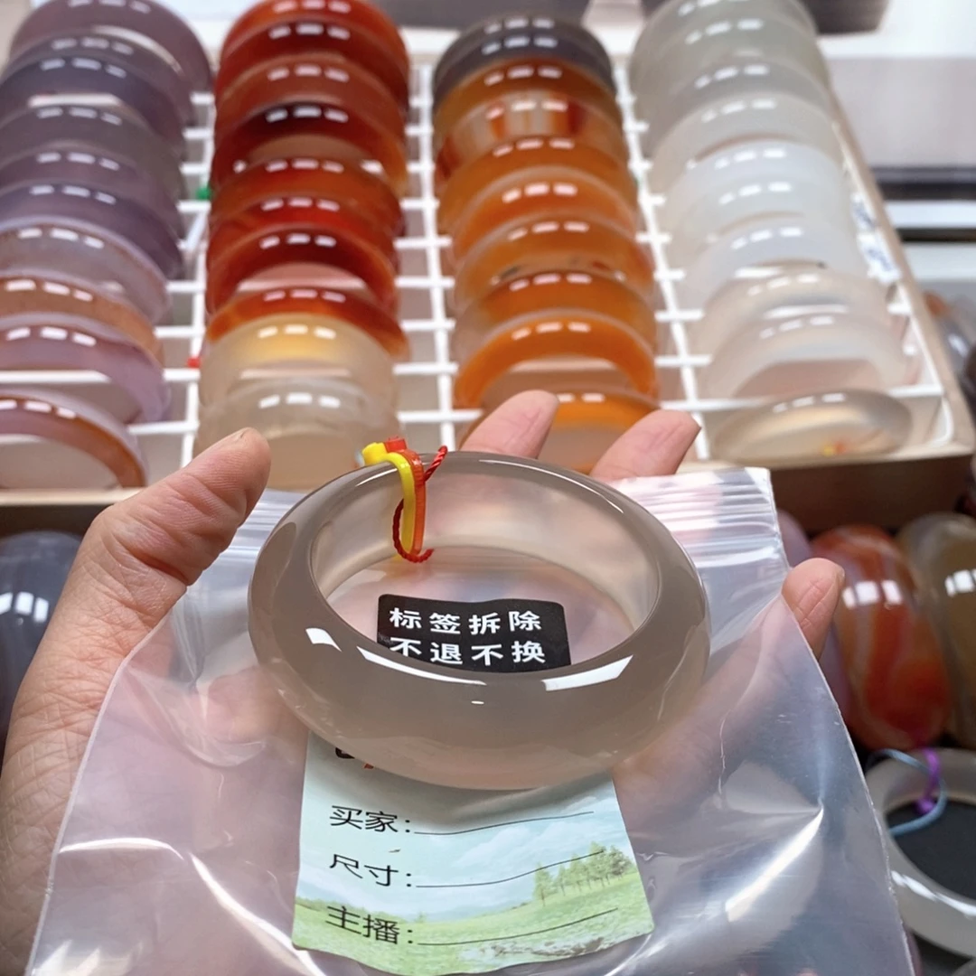女****玛瑙/玉髓未镶嵌手镯月牙天然纹