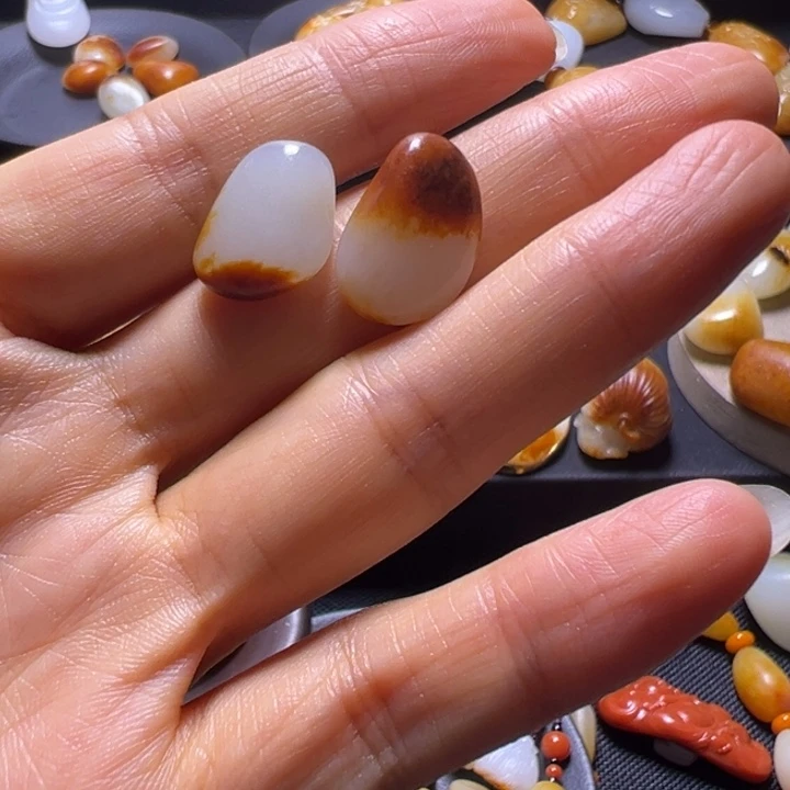 郑***华和田玉（白玉）未镶嵌颈饰