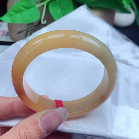 翡翠手镯未镶嵌       贵妃54 黄翡