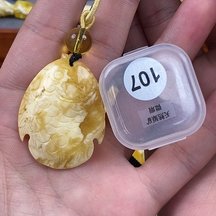 未镶嵌琥珀珠宝奇石