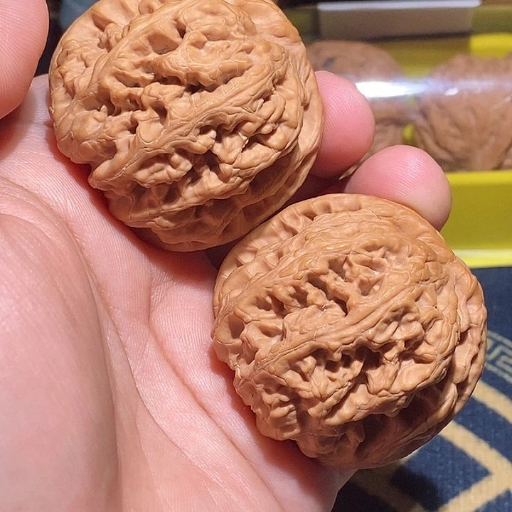 【闪购商品】文玩核桃吊坠最**皮大粗筋