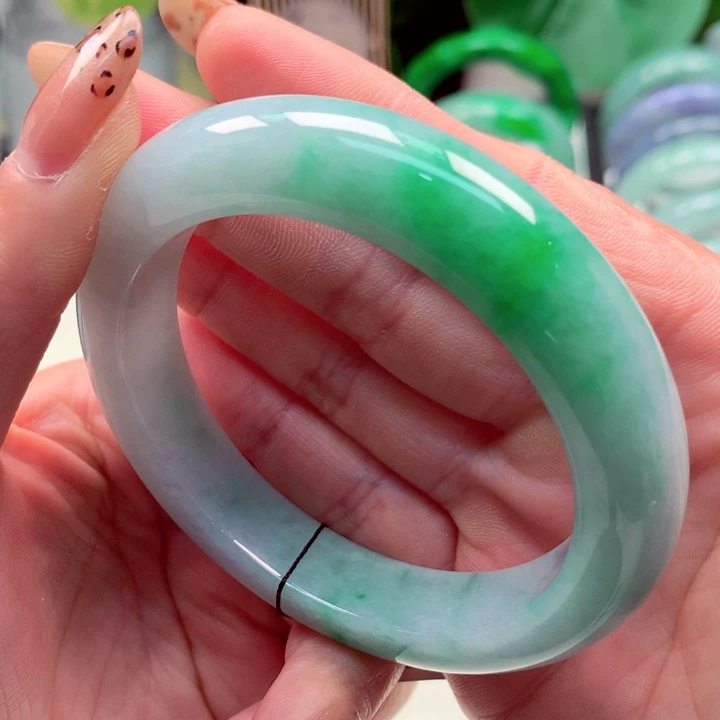 茹***翡翠未镶嵌手镯天然翡翠手镯