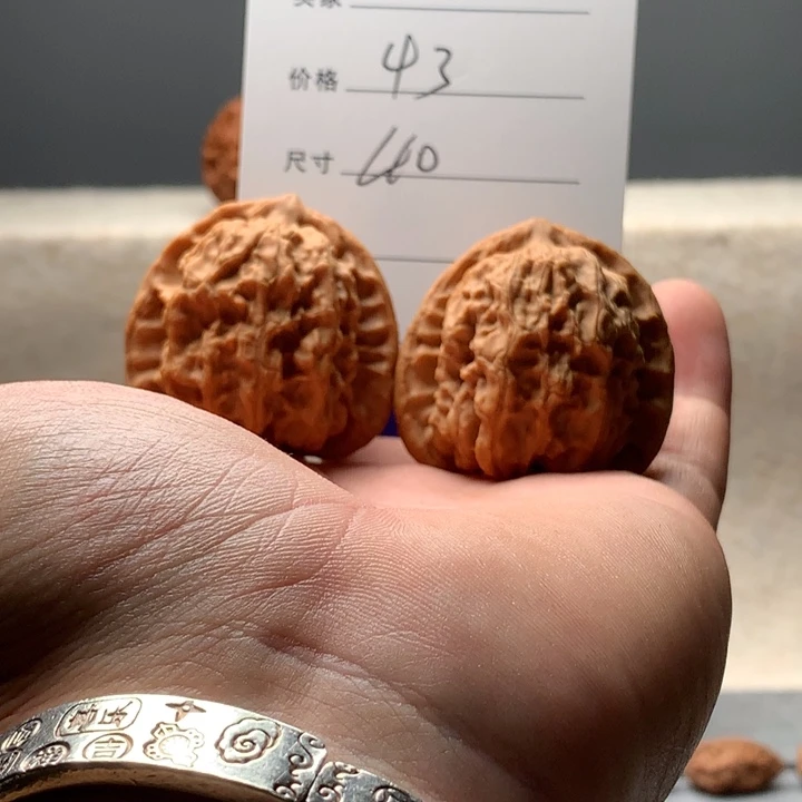 吊坠文玩核桃梨木台文玩核桃