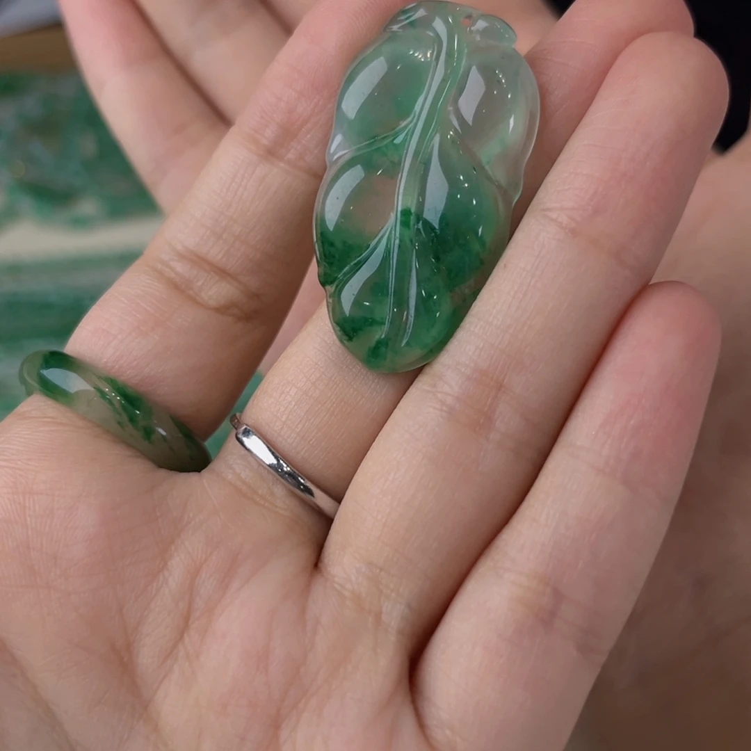石英质玉未镶嵌颈饰