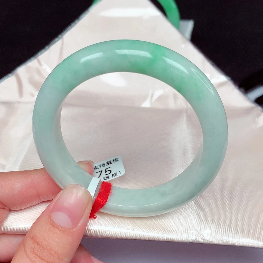 翡翠未镶嵌手镯正圈51