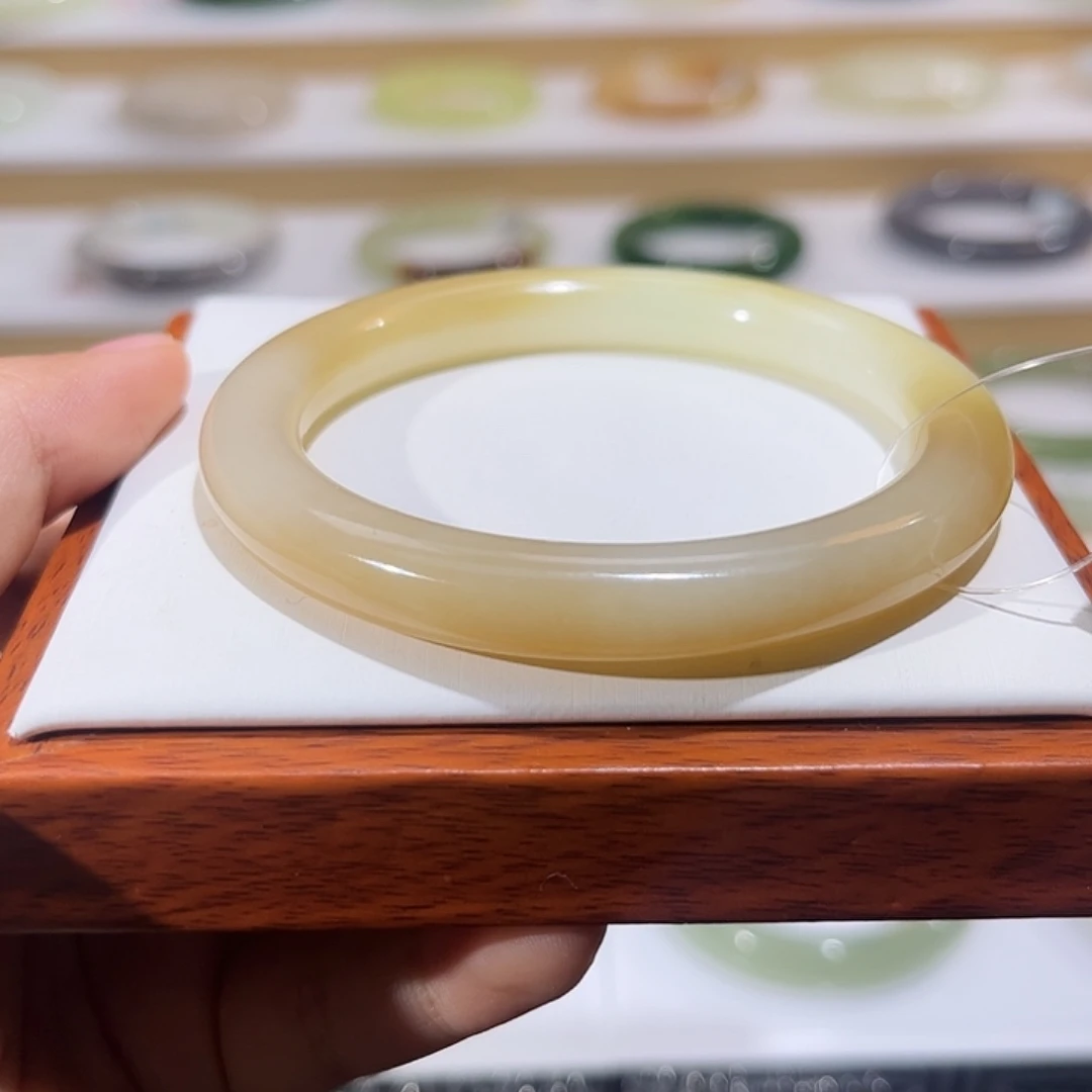 和田玉未镶嵌手镯且末糖白