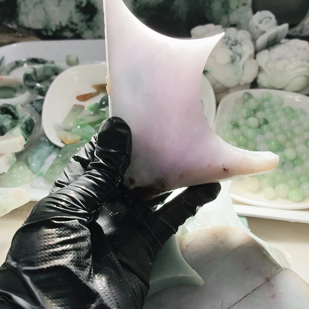 翡翠未镶嵌颈饰边角料