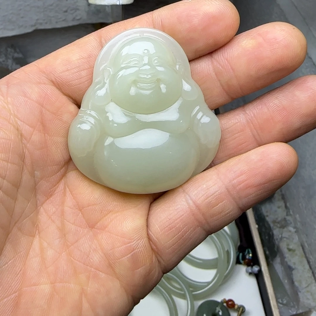 唐***唐和田玉未镶嵌颈饰