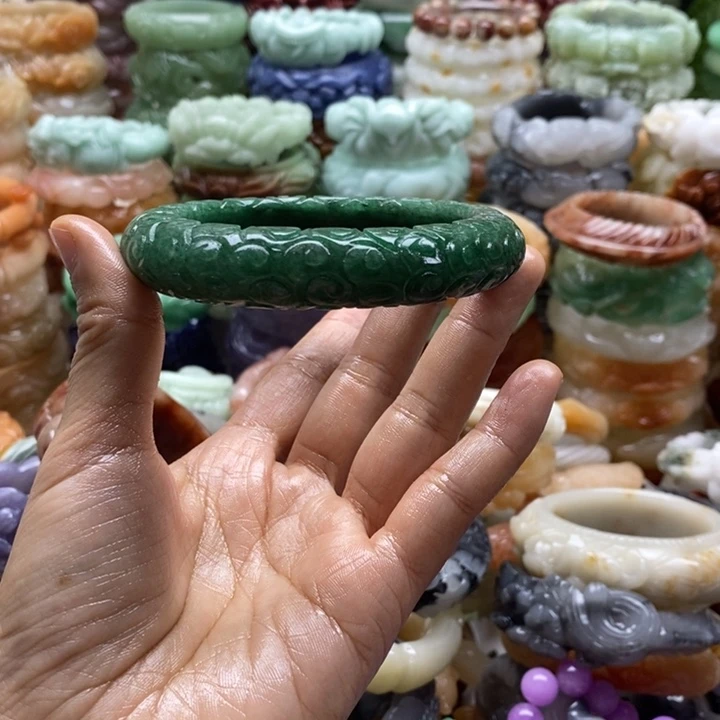 石英岩玉未镶嵌手镯圈口64