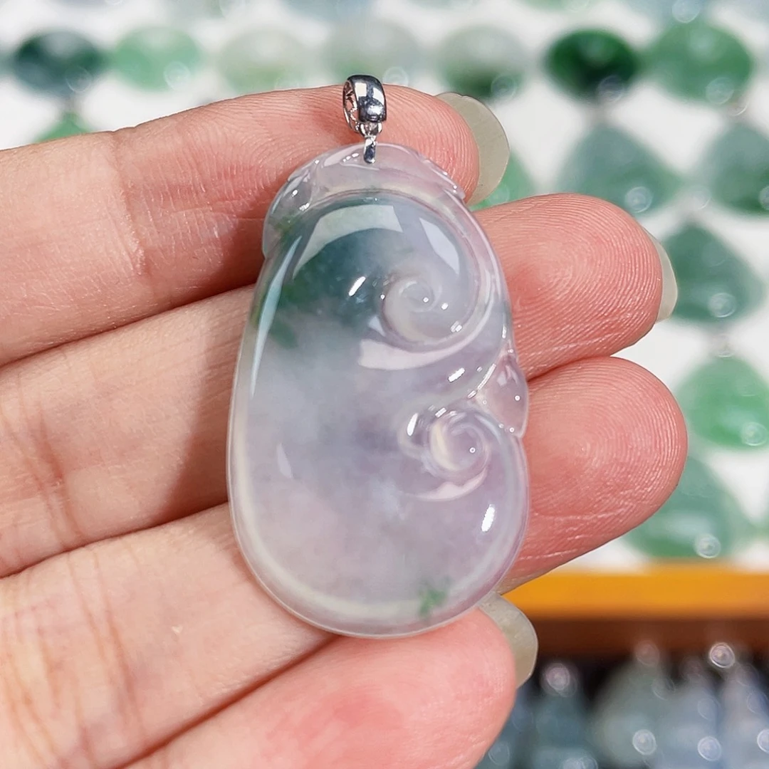 颈饰18K金镶嵌翡翠吊坠