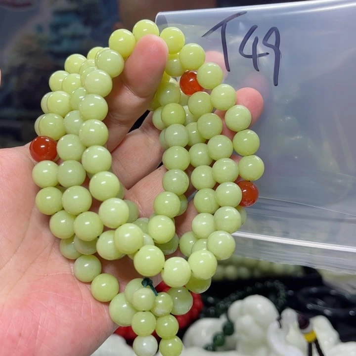 蛇纹石玉颈饰未镶嵌一**瓶