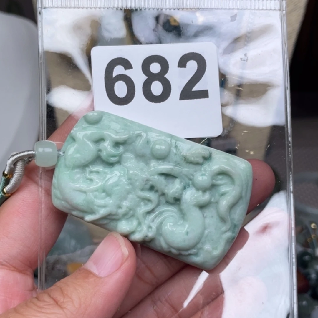 【闪购商品】翡翠颈饰未镶嵌悄*雾翡翠