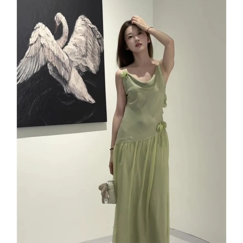 吊带连衣裙女2025夏季新款法式气质荡领花朵收腰显瘦中长款裙子